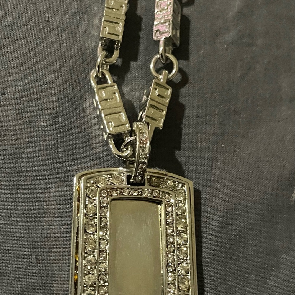 Elegant Silver Necklace with Crystal Accents